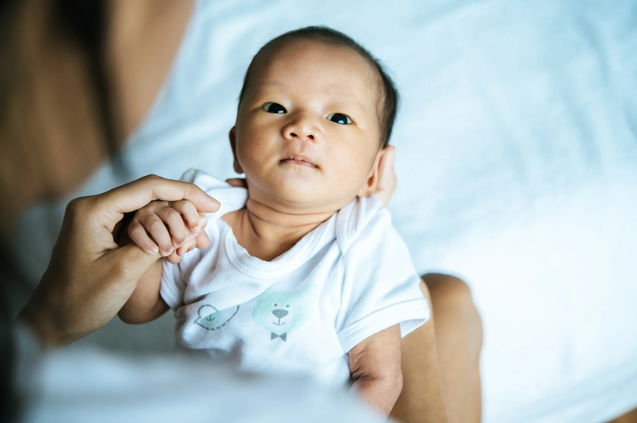 Neonatal Jaundice in Newborns: Causes, Symptoms, Treatment & When It’s Serious